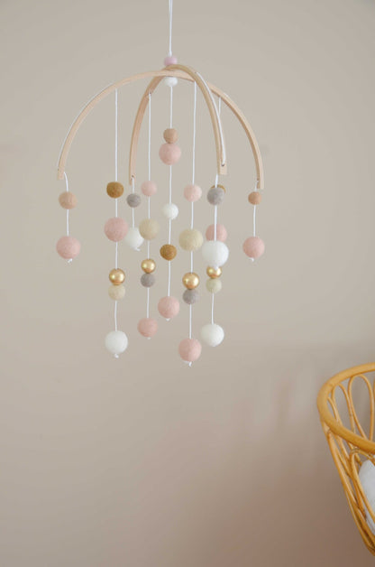 Mobile Montessori Rose &amp; blanc
