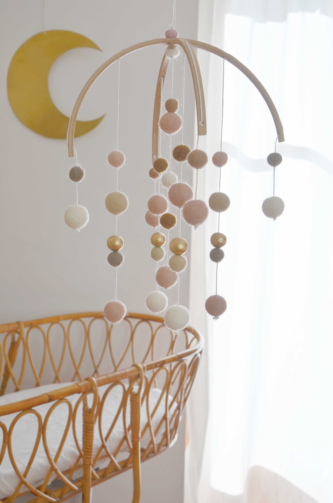 Mobile Montessori Rose &amp; blanc