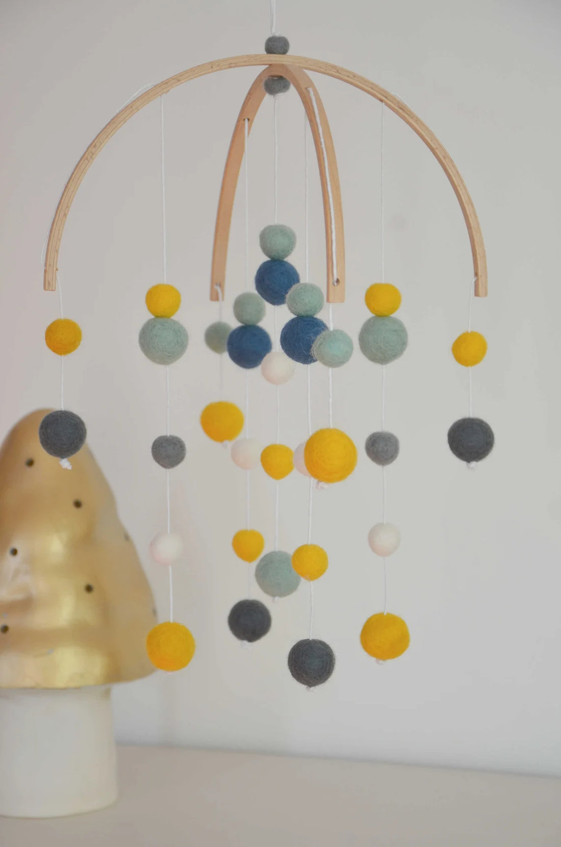 Mobile Montessori coloré