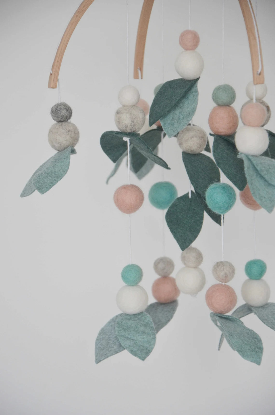Mobile Montessori Vert &amp; Rose