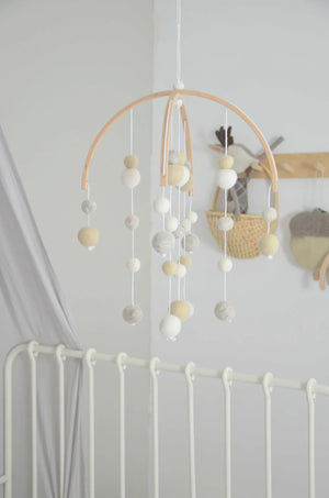 Mobile bébé - Beige & Blanc