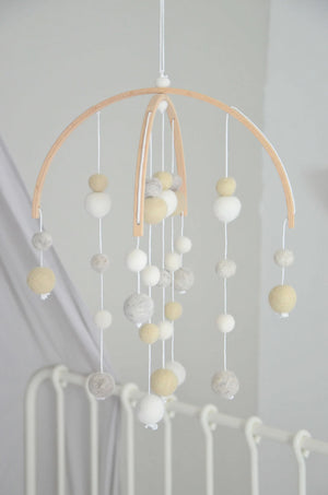 Mobile bébé - Beige & Blanc