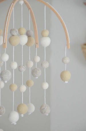 Mobile bébé - Beige & Blanc