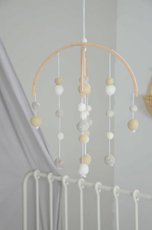 Mobile bébé - Beige & Blanc
