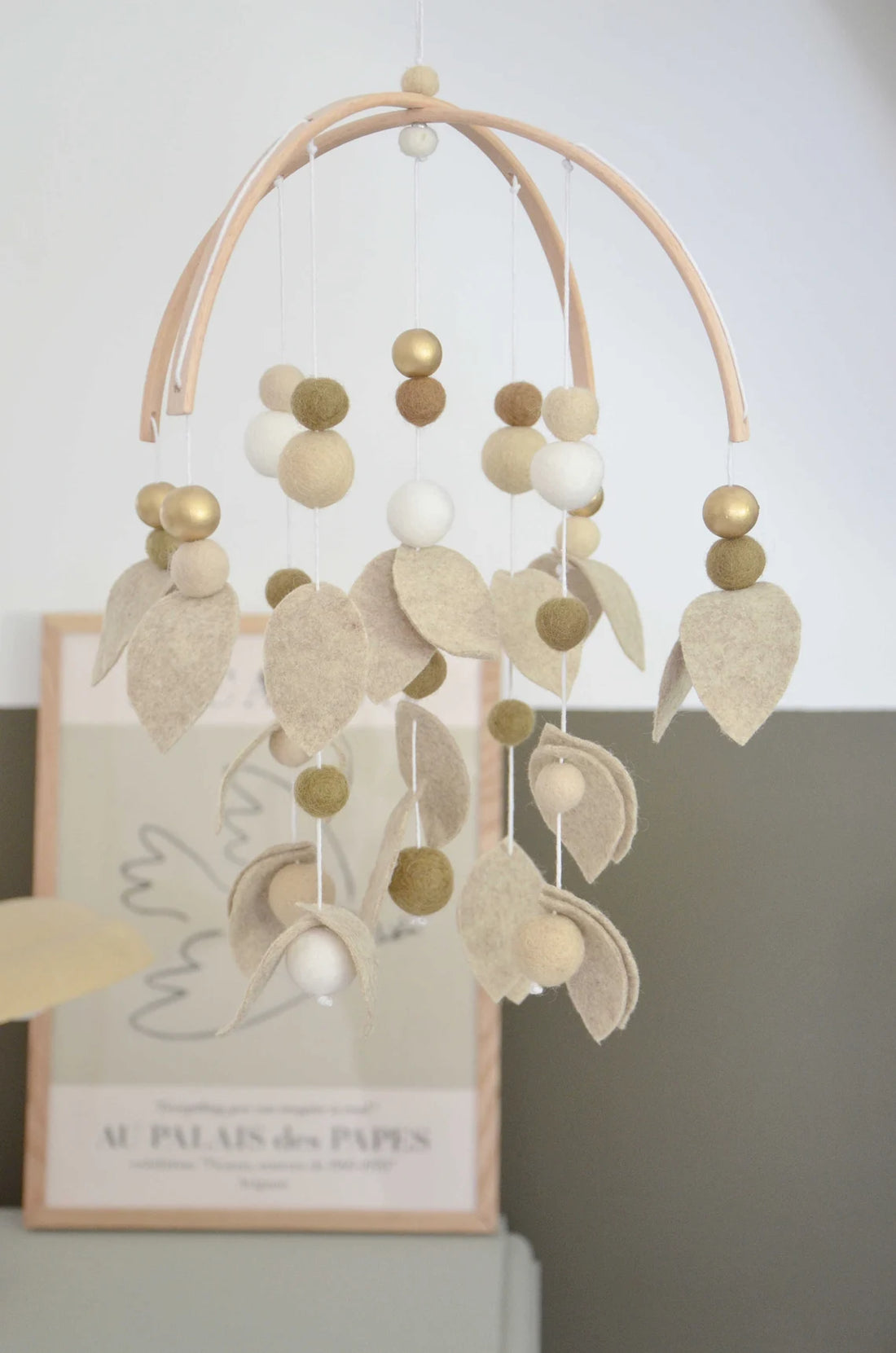 Mobile Montessori nude Beige &amp; doré