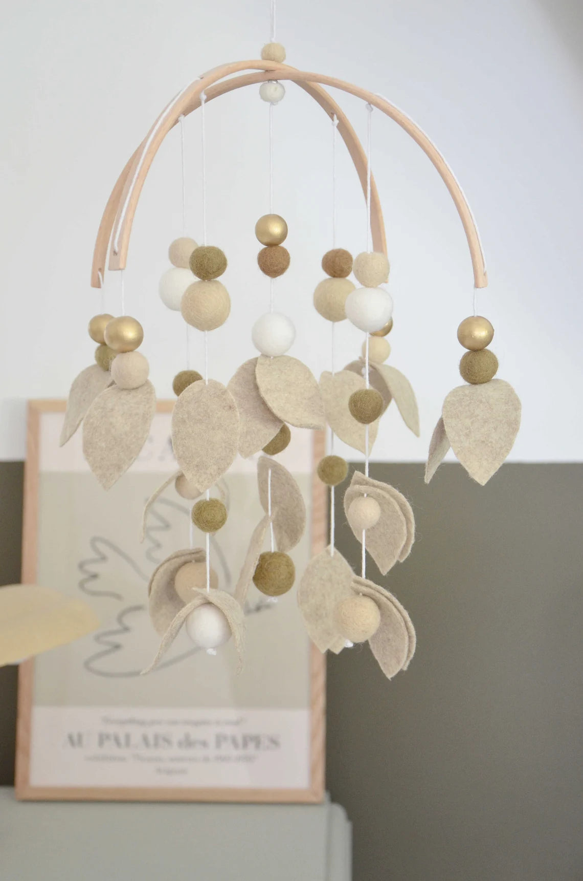 Mobile Montessori nude Beige &amp; doré
