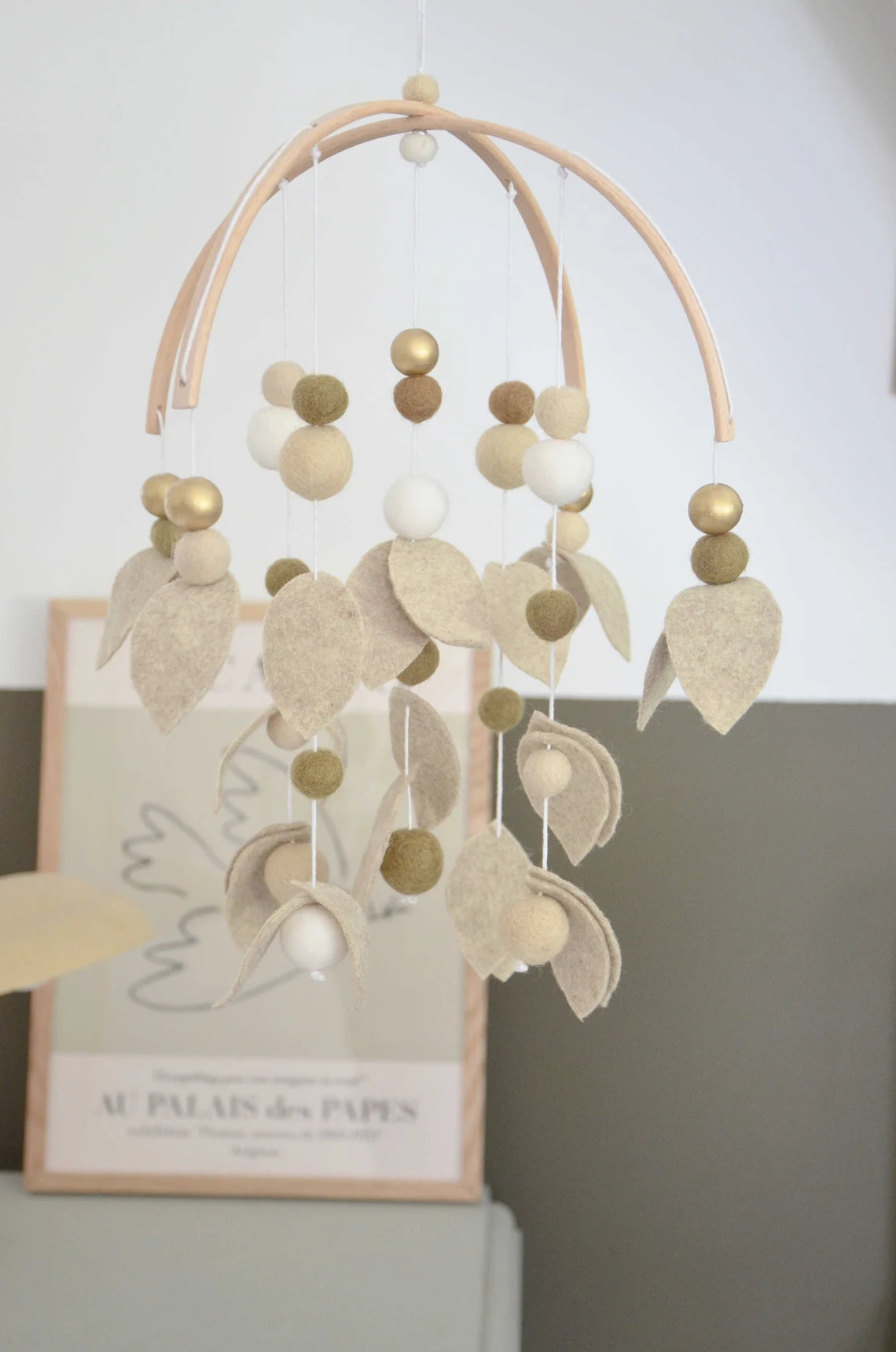 Mobile Montessori nude Beige &amp; doré
