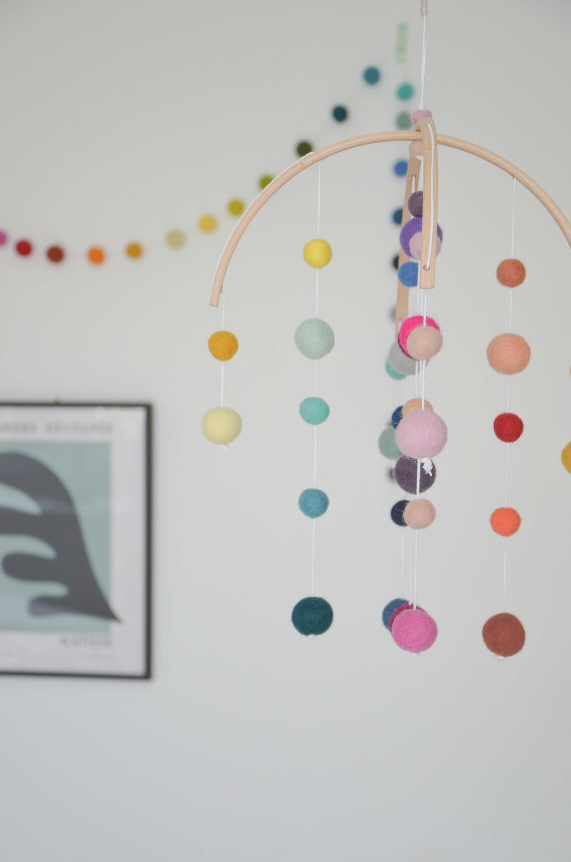 Mobile Montessori coloré