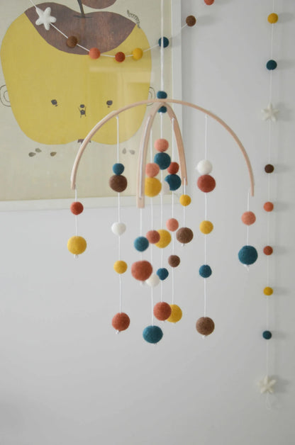 Mobile Montessori Ocre &amp; terracotta