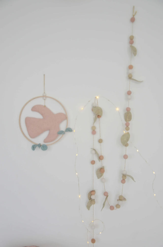 
            
                Charger l&amp;#39;image dans la galerie, Guirlande chambre enfant - Rose Vert &amp;amp; Blanc
            
        