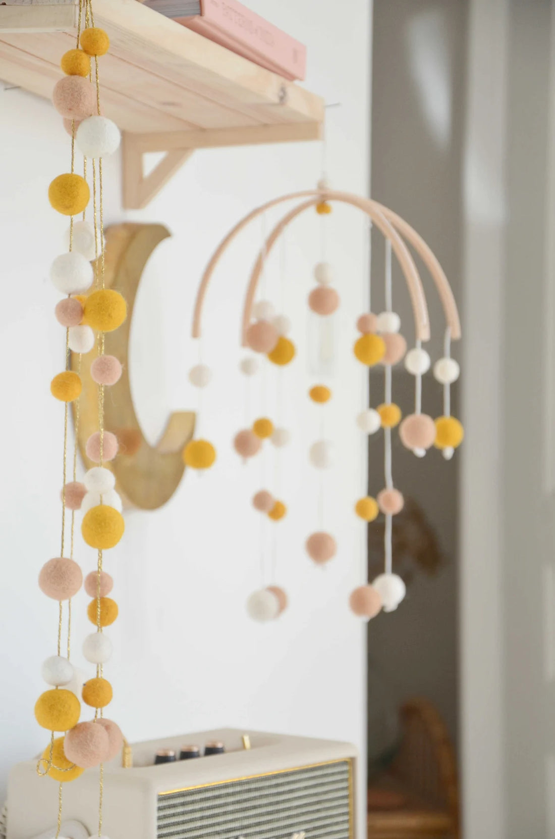 Guirlande chambre bébé - Jaune moutarde &amp; Blanc