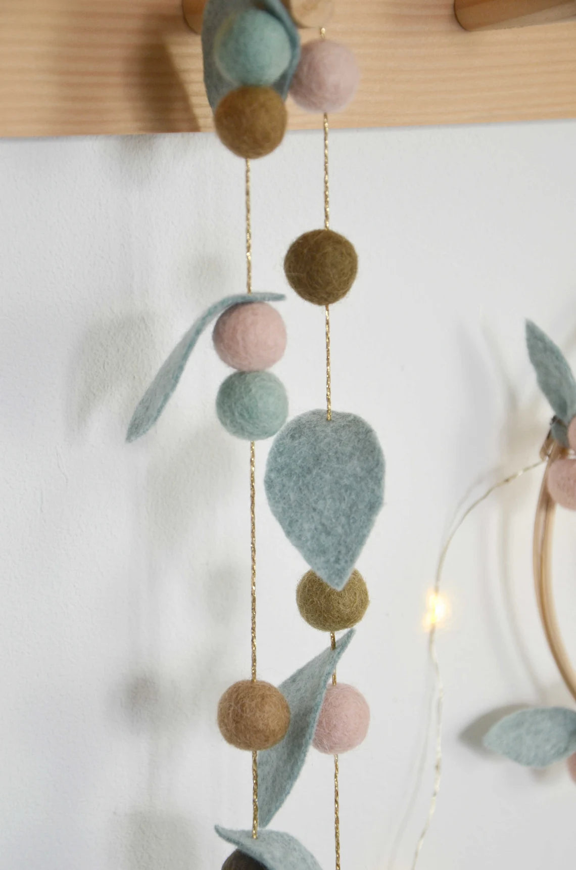 Guirlande chambre bébé Vert &amp; rose