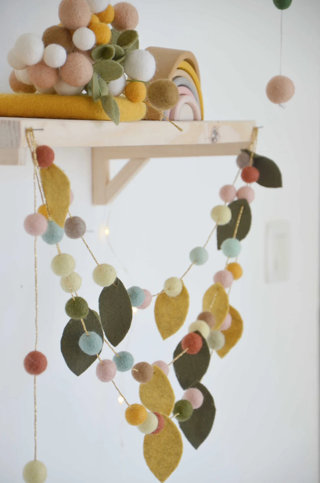Guirlande chambre bébé Jaune moutarde &amp; Rose