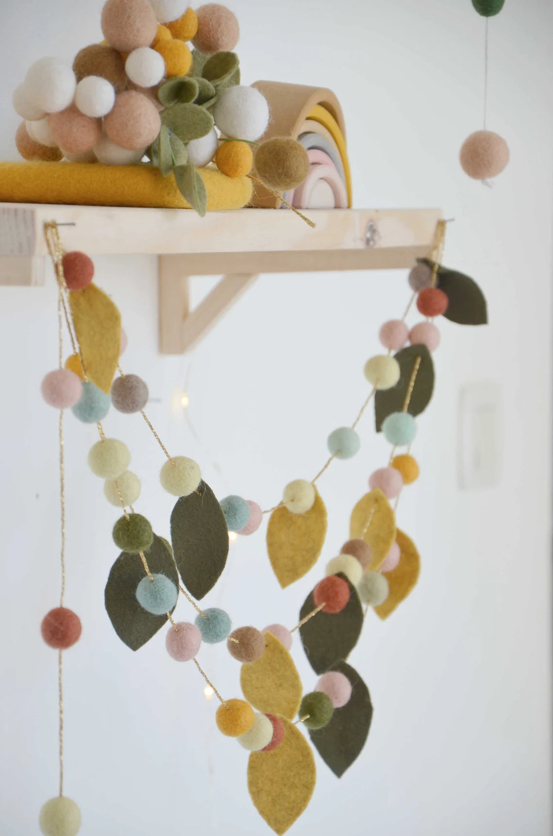 Guirlande chambre bébé Jaune moutarde &amp; Rose