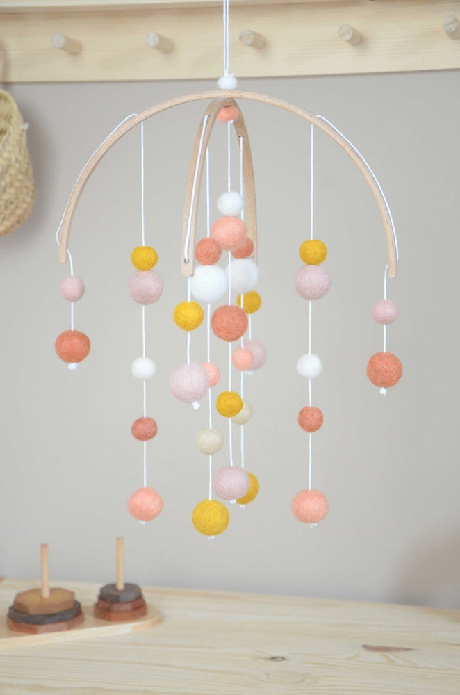 Giostrina per bambini beige rosa ocra